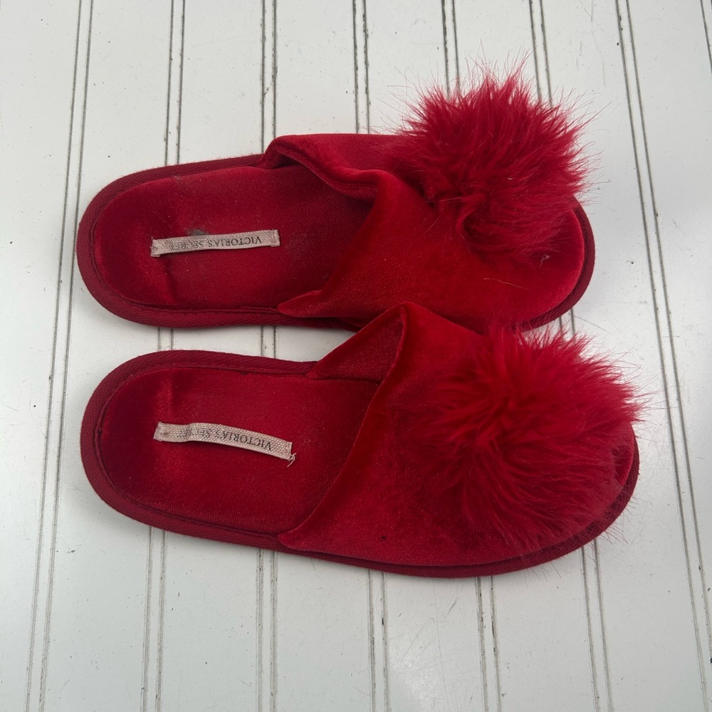 Victoria's Secret Fuzzy Faux Fur Pom Pom Slip On Slippers Women’s Size Small 5-6 - Picture 3 of 7